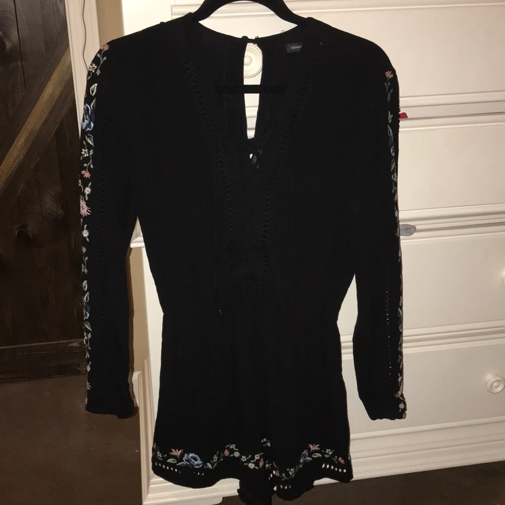Lace up romper with flower decals